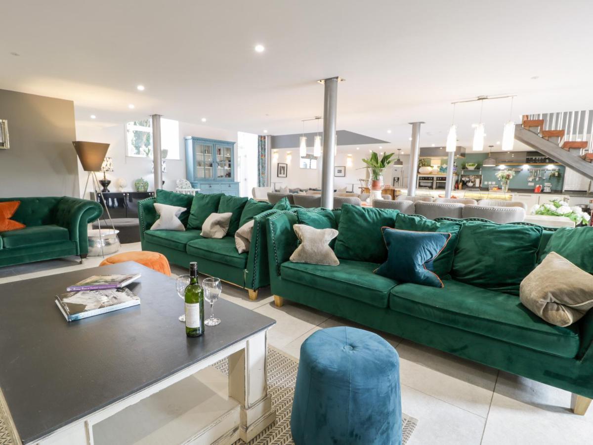 Capel Mawr, Basement 19 Holiday home