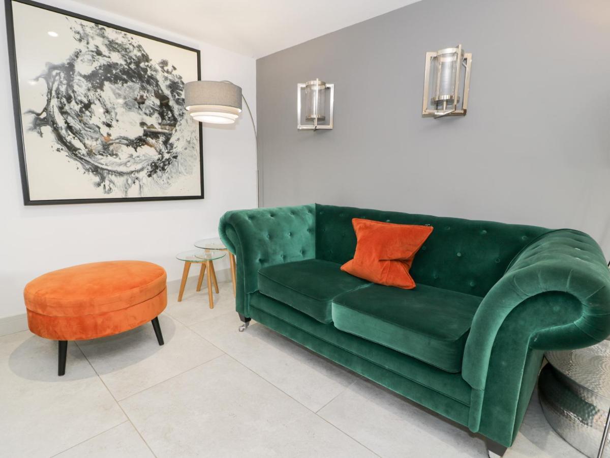 Capel Mawr, Basement 19 Holiday home
