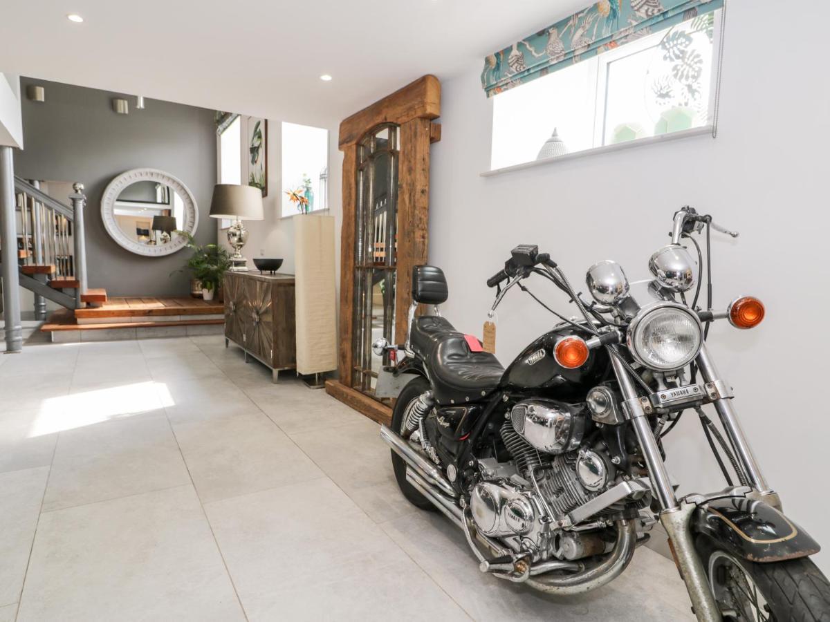 Capel Mawr, Basement 19 Holiday home